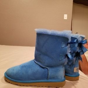 Girl's size 3 blue Bailey bow Uggs. Gently used